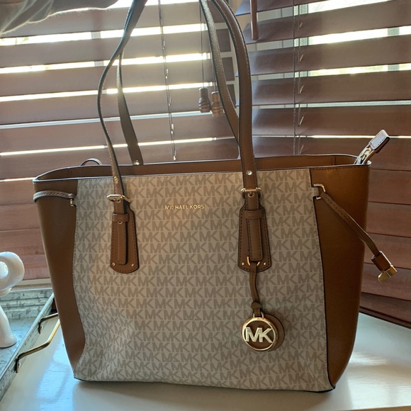 Michael Kors Tote - Picture 1 of 11